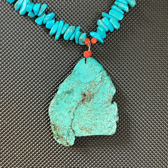 Turquoise necklace and earring set - Picture 2 of 4
